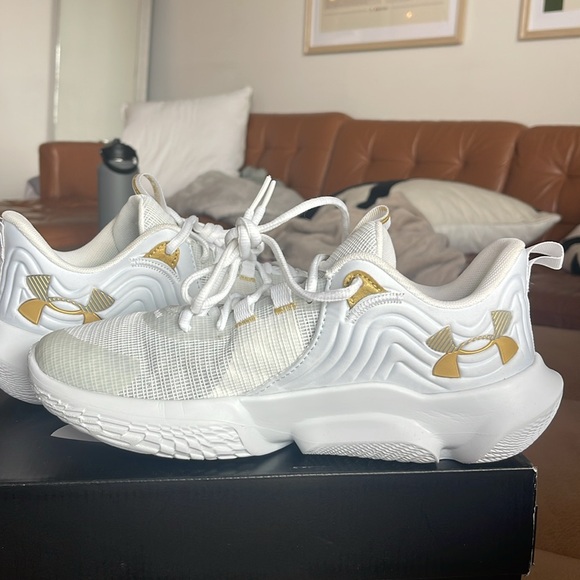 Under Armour, basketball shoe flow traction - Picture 6 of 9